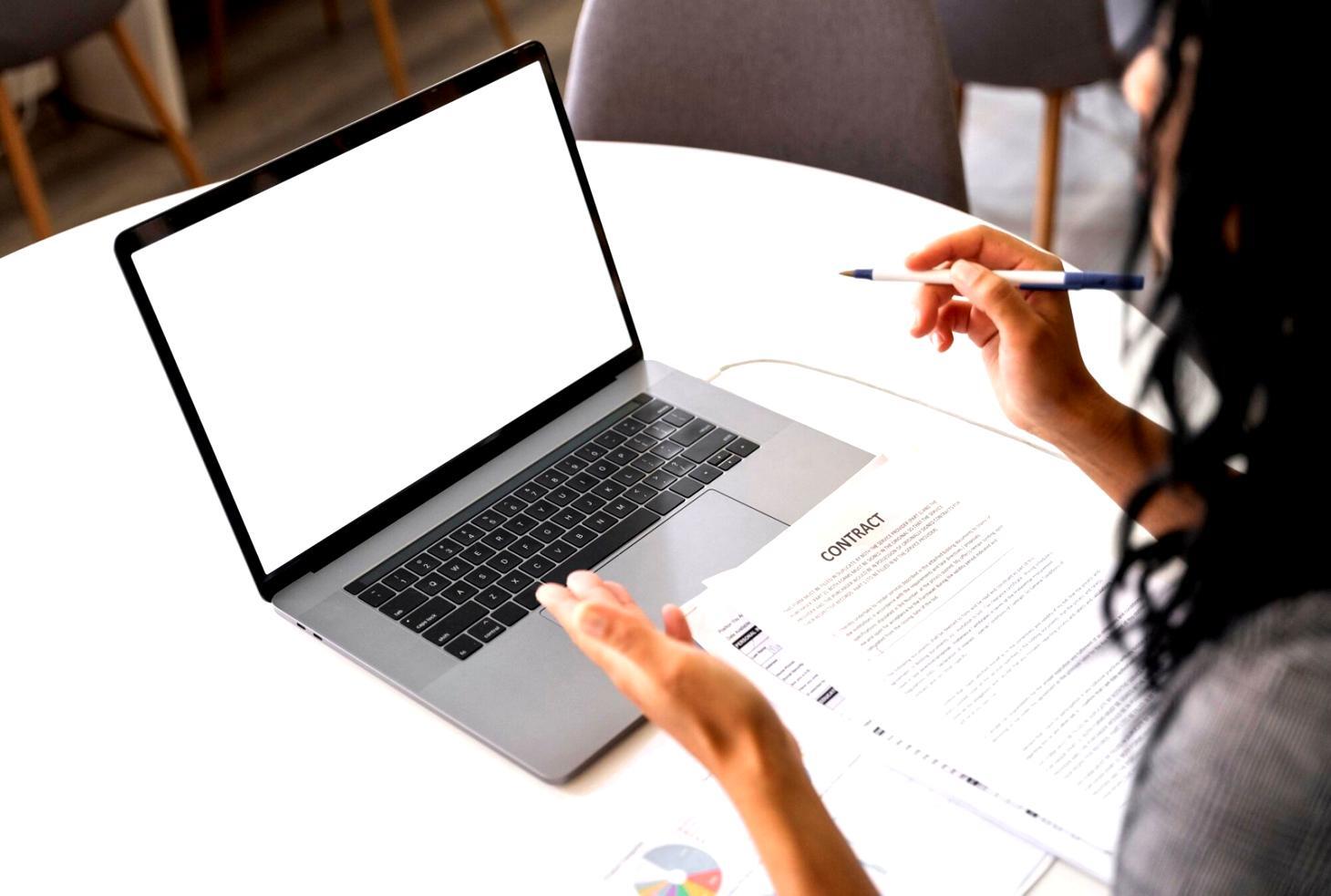 Équipe xenavoriso travaillant sur des solutions d'automatisation budgétaire